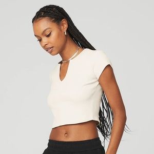 Alo Yoga Savvy Short Sleeve Crop Top